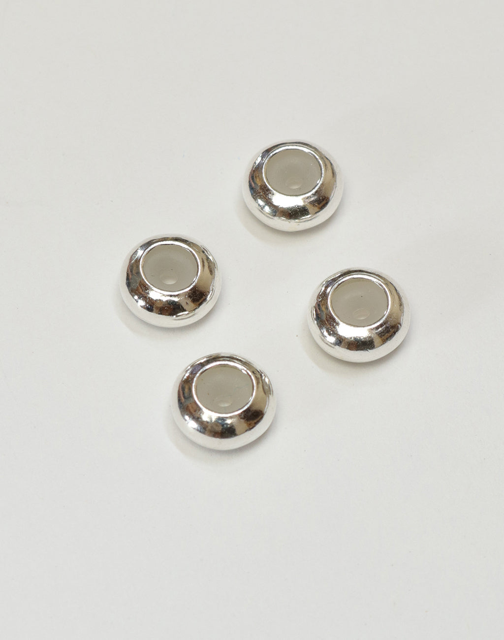 Silver beads BD0002-040, close-up view.