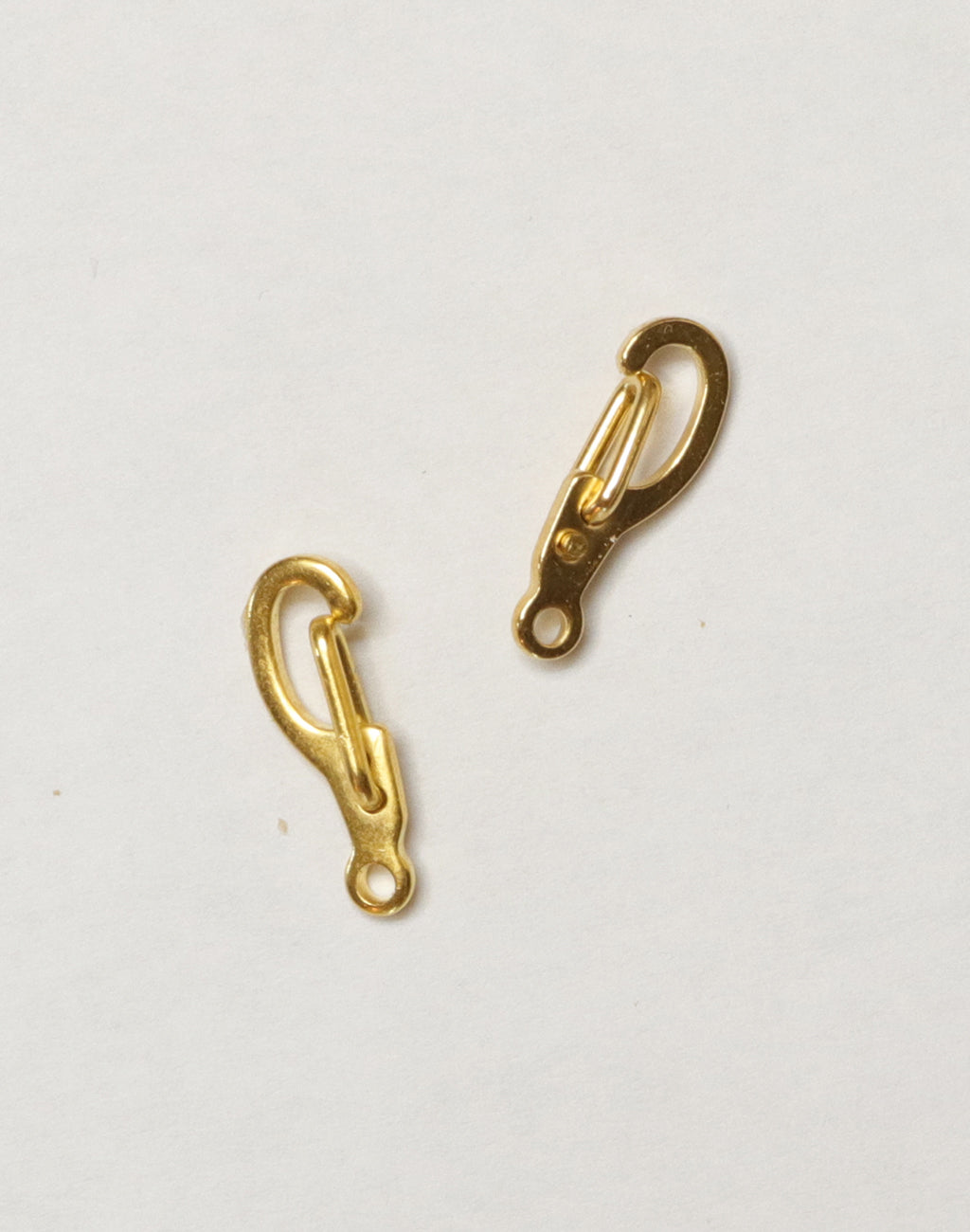 CL0008-340 Gold-tone lobster clasps on white background