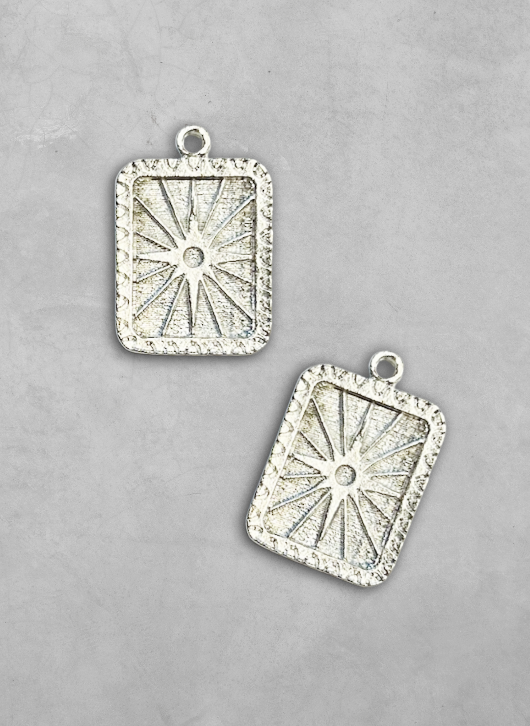PT502-040 silver sunburst pendant charms