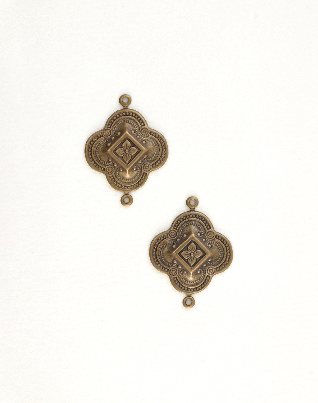 C2H107 Decorative metal filigree embellishments