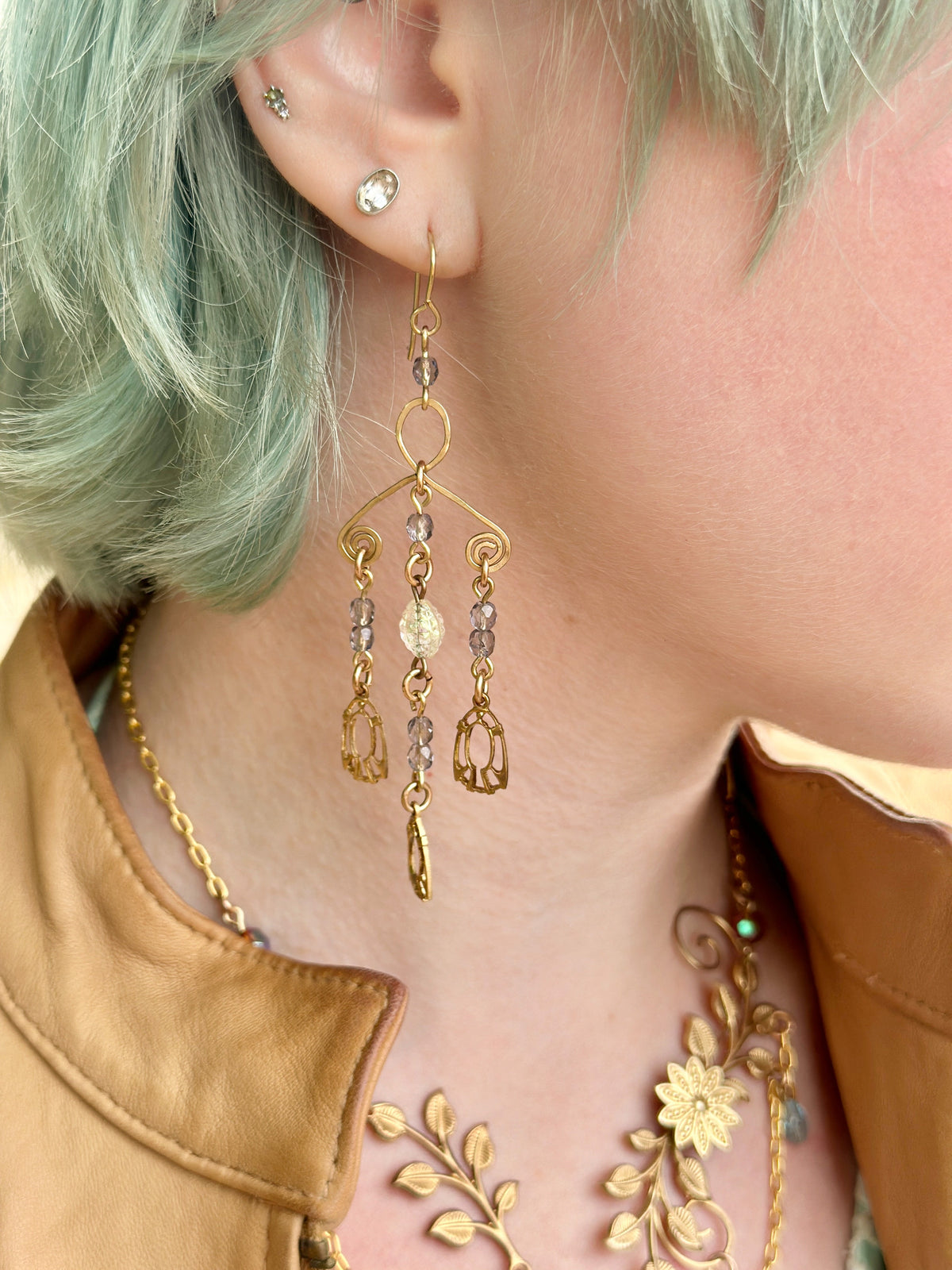 Gold chandelier earrings, 21B09167