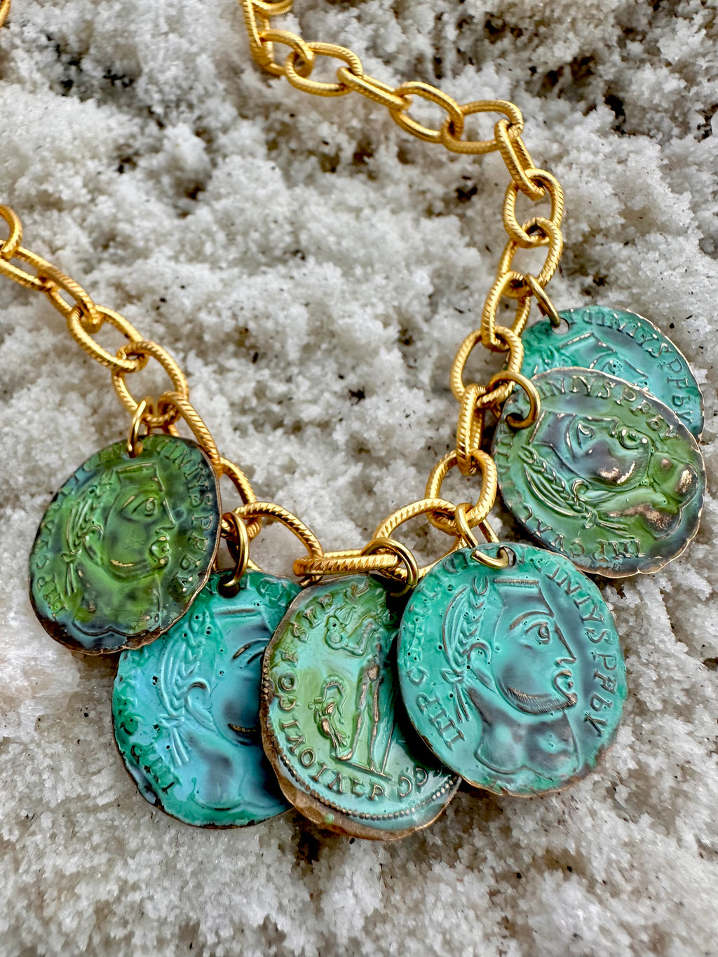 Gold coin necklace (6E054150)