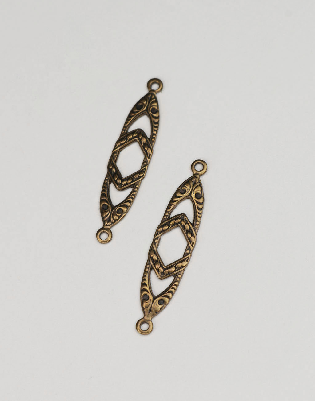 Vintage bronze filigree connectors (C2H70)