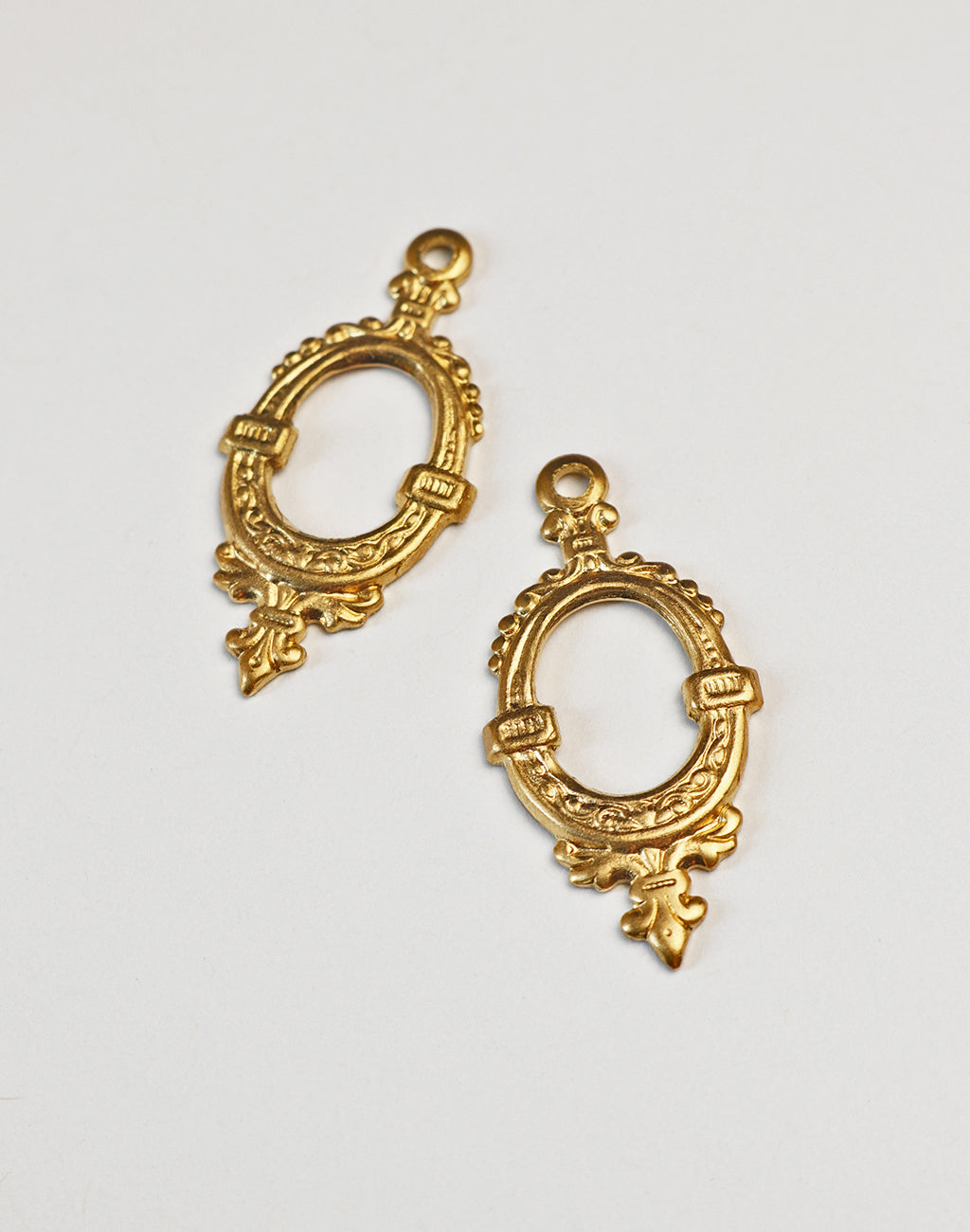 DPV036 Gold ornate oval jewelry findings