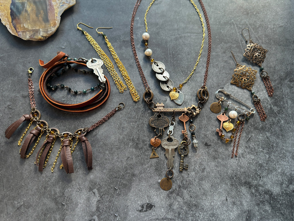 Key jewelry set, EB018DCE-2CC2-4DDA-ACDB-5314D66DBC01