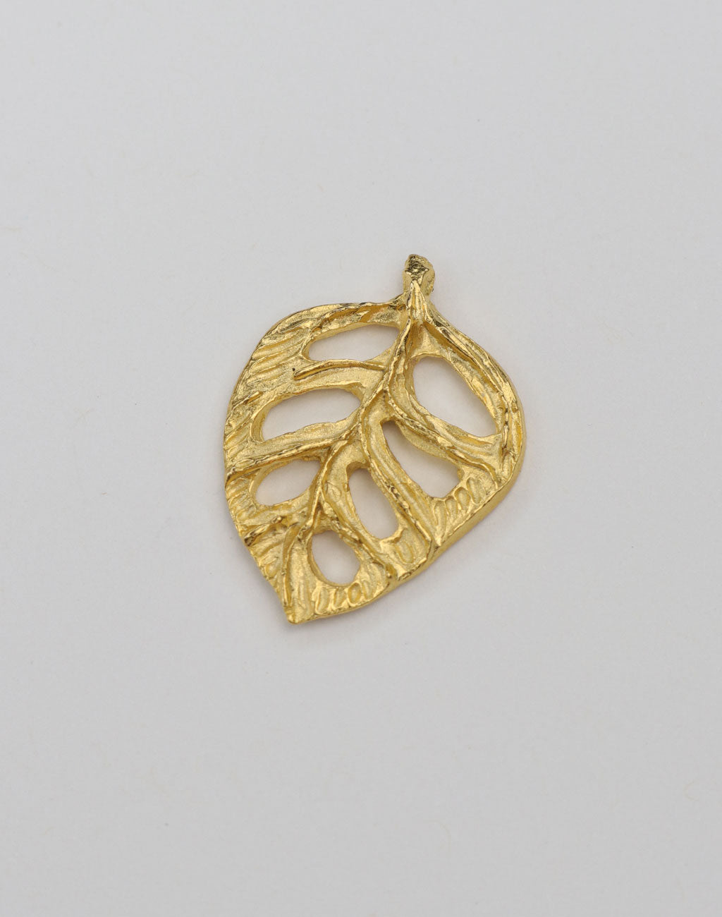 PT476-340 gold leaf pendant