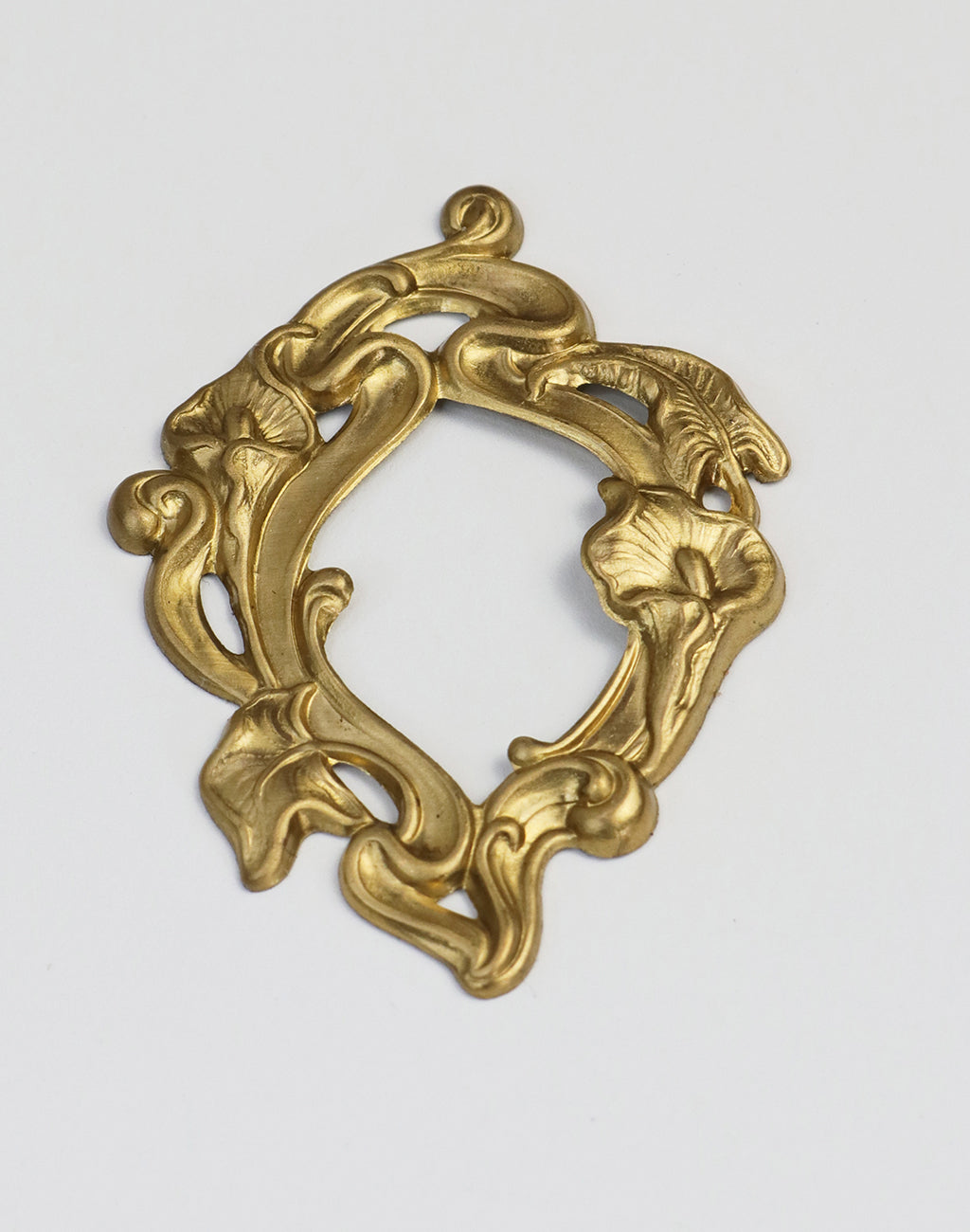 PV552 Gold Floral Ornament