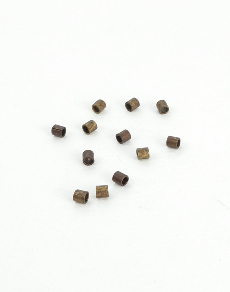 BD150 Small metal beads on white background