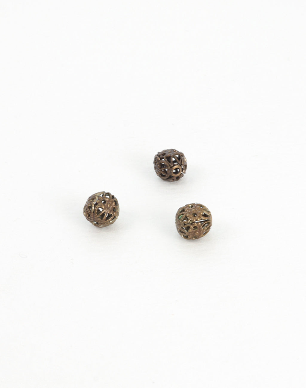 BD80 beads, three small decorative metal spheres on white background.