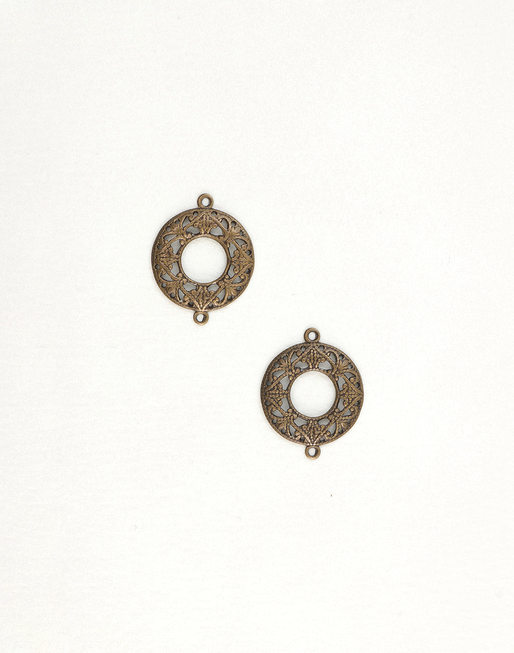 C2H0004 Filigree Circle Charms