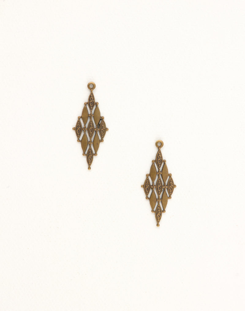 DP201 Diamond-shaped vintage earrings