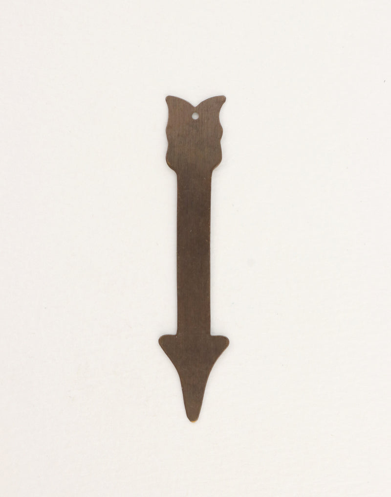 P104 decorative metal arrow pointing down