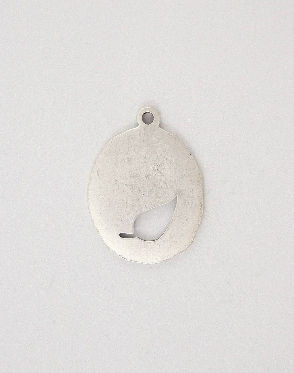 PT121-070 silver leaf charm