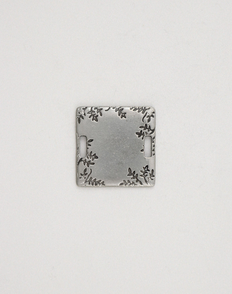 PT150-070 metal square with floral detail