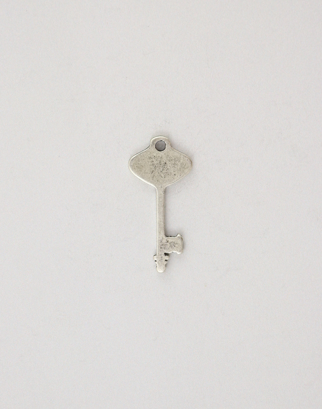 PT156-070 vintage key charm
