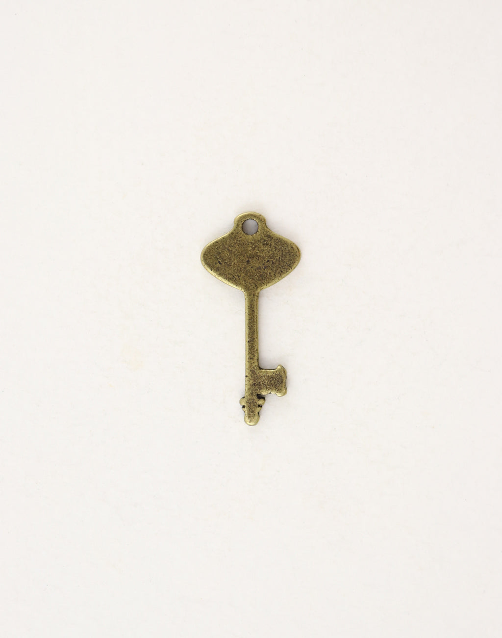 Vintage key charm PT156-270