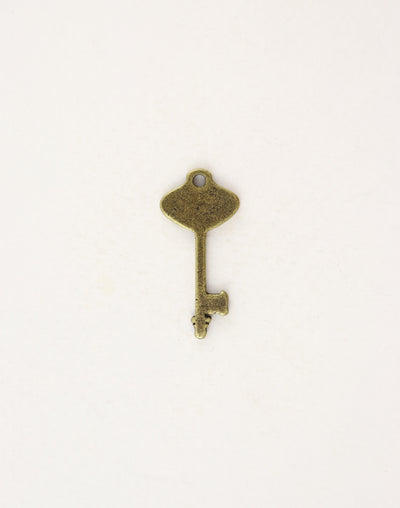 Vintage key charm PT156-270