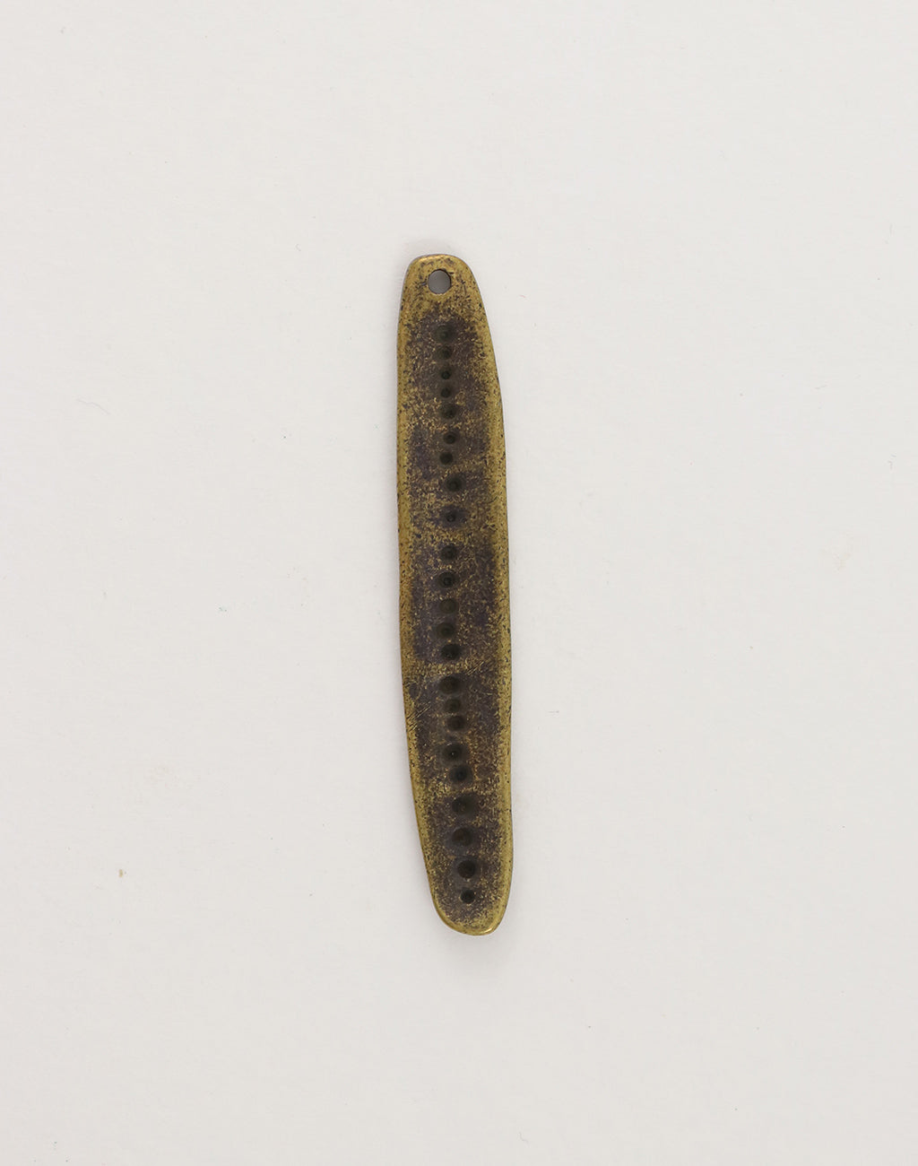 Elongated, speckled pendant